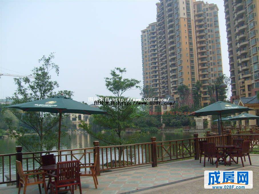 东骏湖景湾小区环境,点击放大